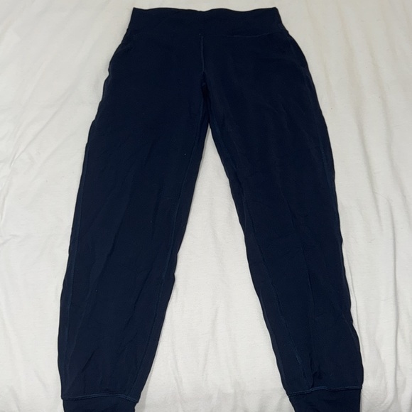 Navy lululemon joggers size 8 - Picture 3 of 8